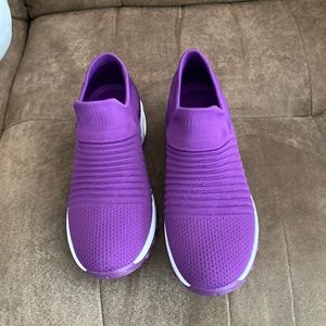 BNWOT spring purple sneakers